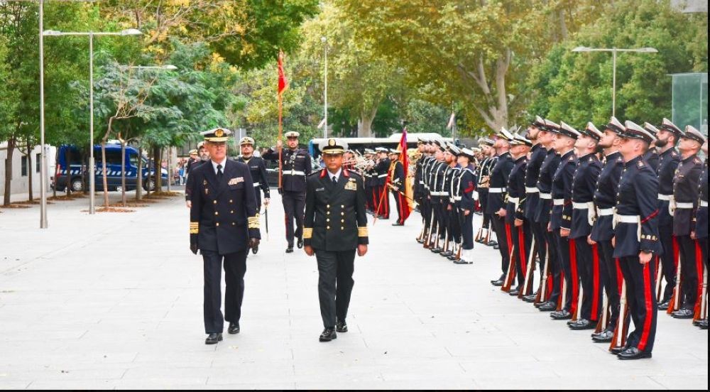 "الدفاع" توقع اتفاقية مع إسبانيا لدعم بناء ثلاث سفن قتالية