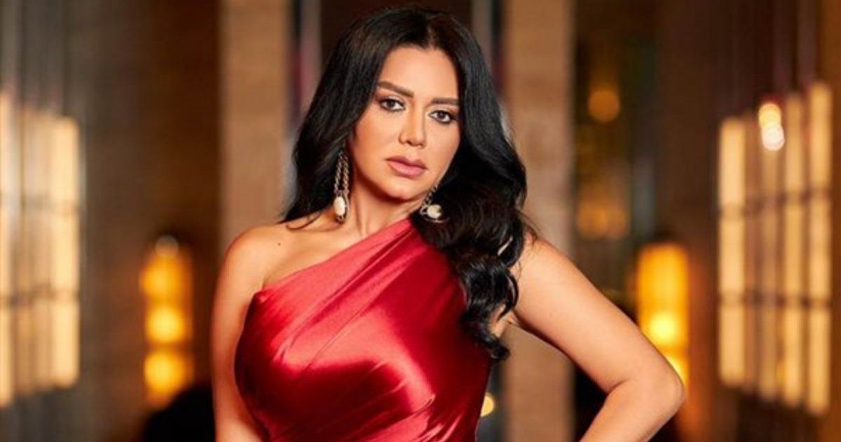 مرة جديدة.. رانيا يوسف تثـ ـير الجدل بإطلالة جريئة على السجادة الحمراء