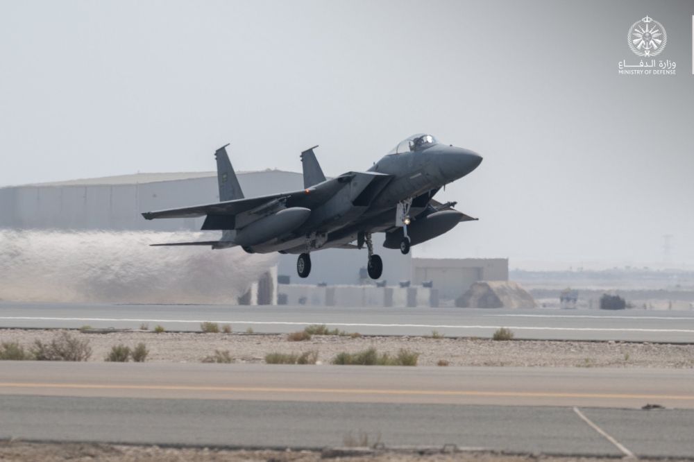 صور.. القوات الجوية تشارك في مناورات التمرين الجوي المختلط بالإمارات