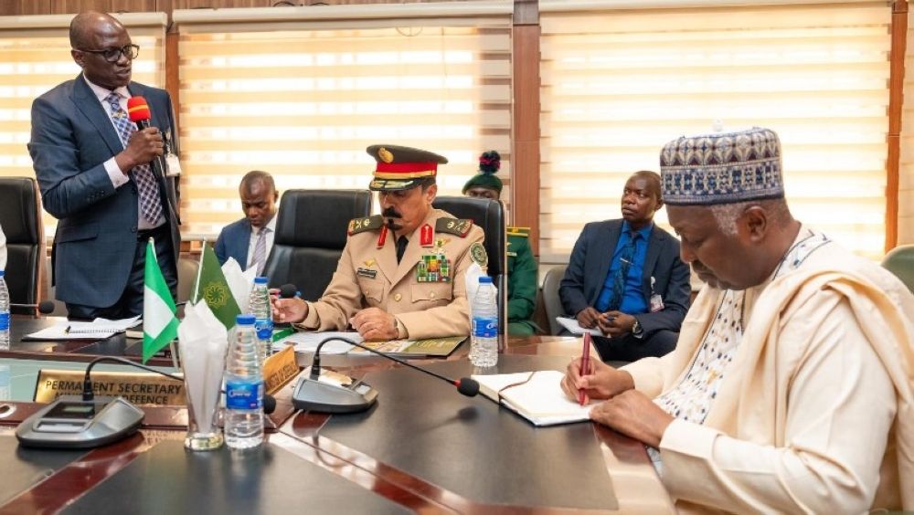 التحالف الإسلامي و"الدفاع النيجيرية" يبحثان محاربة الإرهاب بعدة مجالات