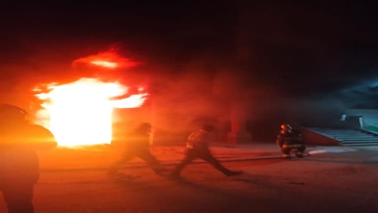 3 حالات اختناق في حريق مصنع كراسي بالبدرشين