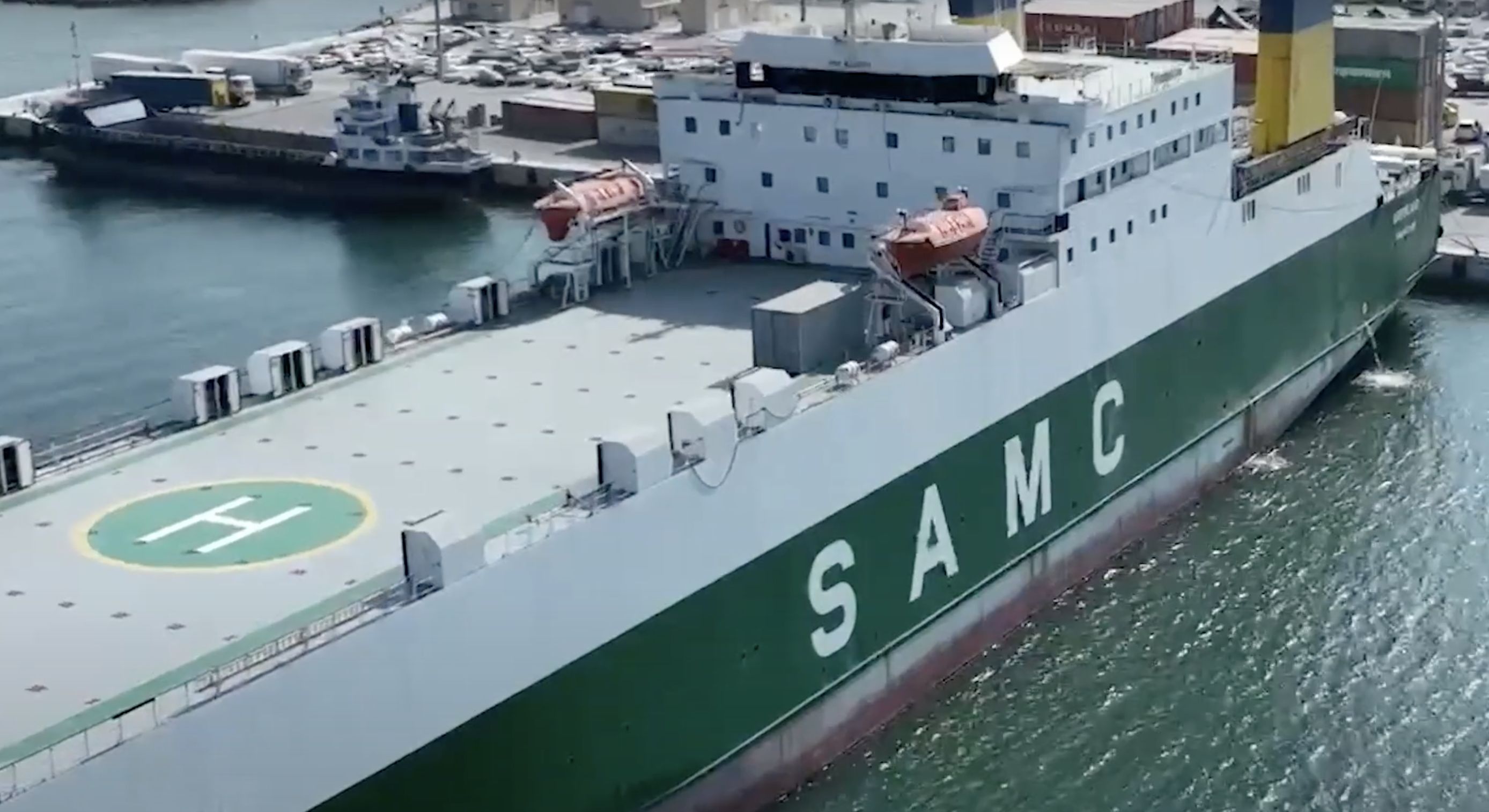 الامارات | ضمن عملية الفارس الشهم 3.. الإمارات تُسير سفينة المساعدات الإنسانية الخامسة إلى قطاع غزة