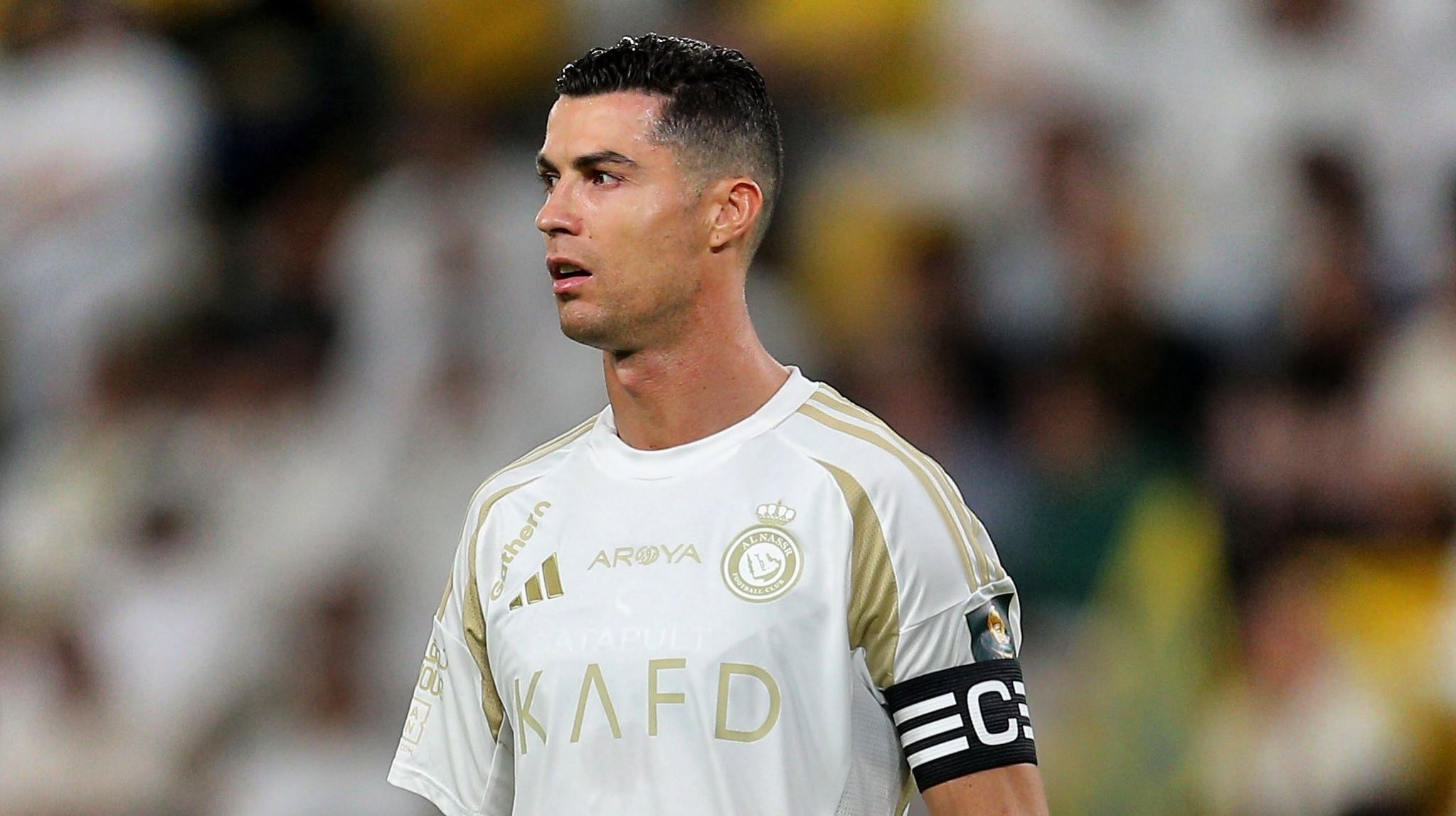 الامارات | رونالدو يؤذي طفلاً بطريقة غير متوقعة.. جسدياً ومعنوياً (فيديو)