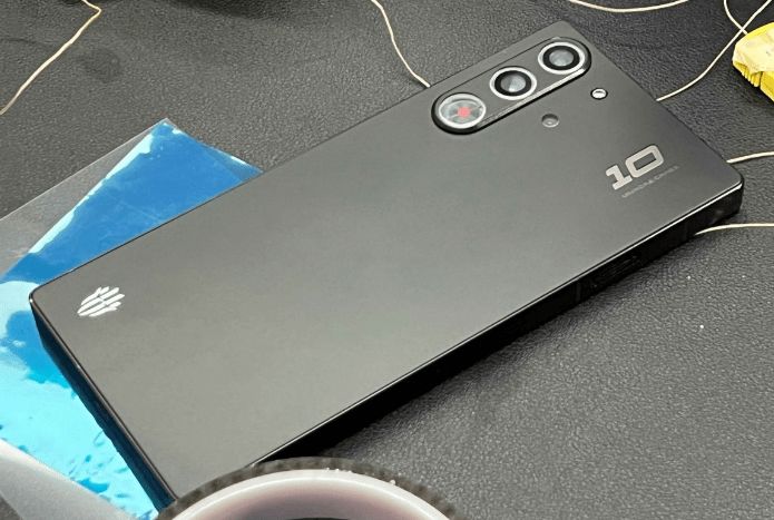 تكنولوجيا: أول الصور الحية لهاتف Red Magic 10 Ultra المرتقب