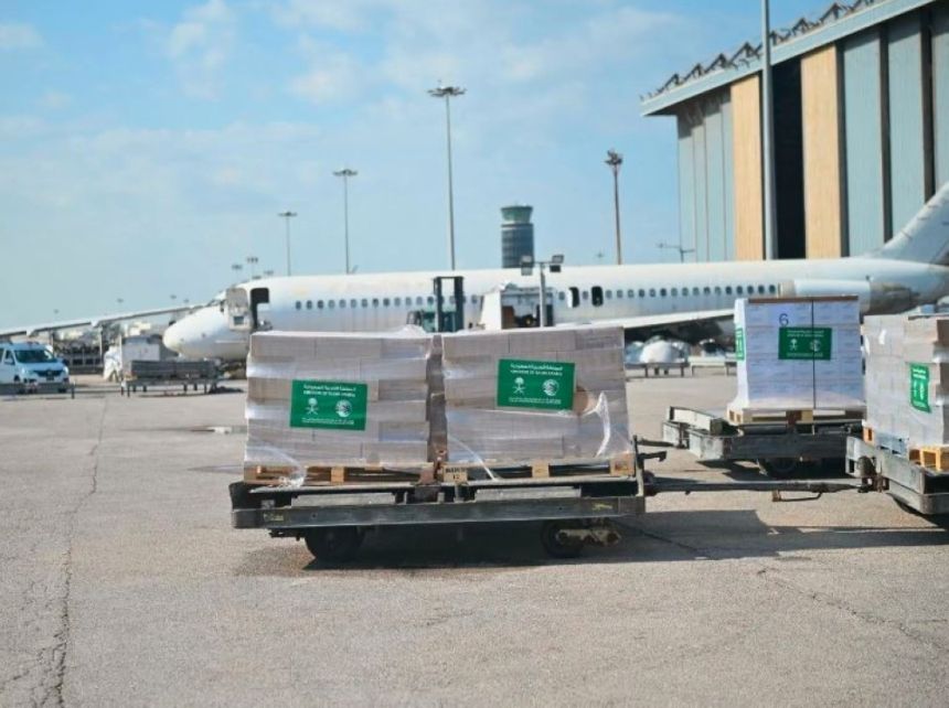 وصول الطائرة الإغاثية السعودية الـ 16  إلى لبنان حاملة مواد غذائية وطبية