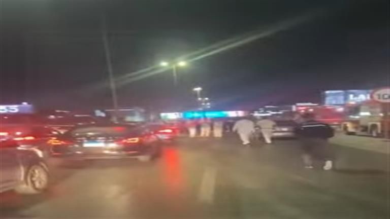 اصطدام سيارة نصف نقل بأتوبيس نقل عام بطريق الواحات