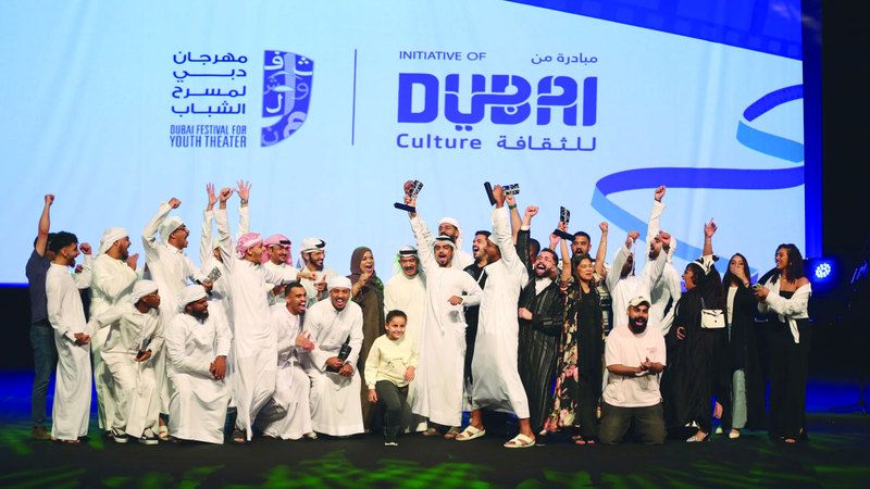 الامارات | مبدعو «جيران القمر» يحلّقون في «دبي لمسرح الشباب» بالـ 5