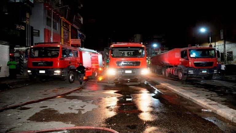 الأدخنة تحاصر شخصًا داخل شقة بحدائق القبة والمطافي تنقذه