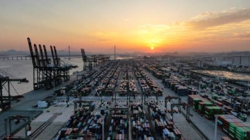 وزارة الصناعة تعالج 460 طلبًا للإعفاء الجمركي خلال شهر