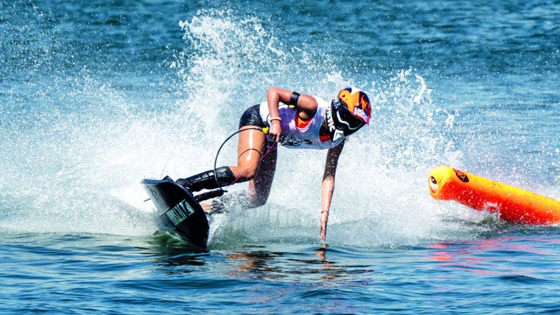 الامارات | 90 متسابقاً في بطولة الإمارات لـ «الموتوسيرف»