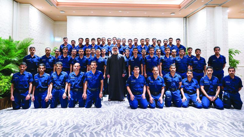 الامارات | ولي عهد أبوظبي يلتقي طلبة الإمارات المبتعثين في سنغافورة