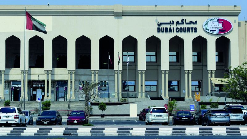 الامارات | ورقة مشبعة بالمخدرات في مركبة سائق تتسبب في حادث مروري