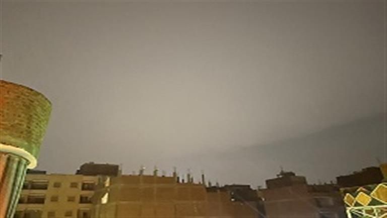 شاهد.. البرق يُنير سماء مرسى مطروح