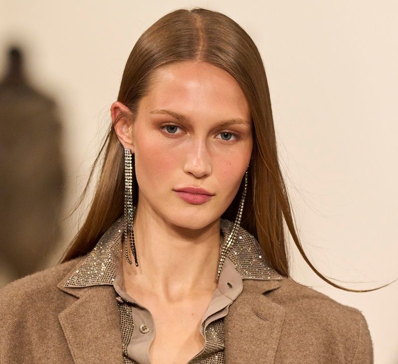 ألوان صبغات شعر عصرية لخريف وشتاء 2024 من وحي أسابيع الموضة