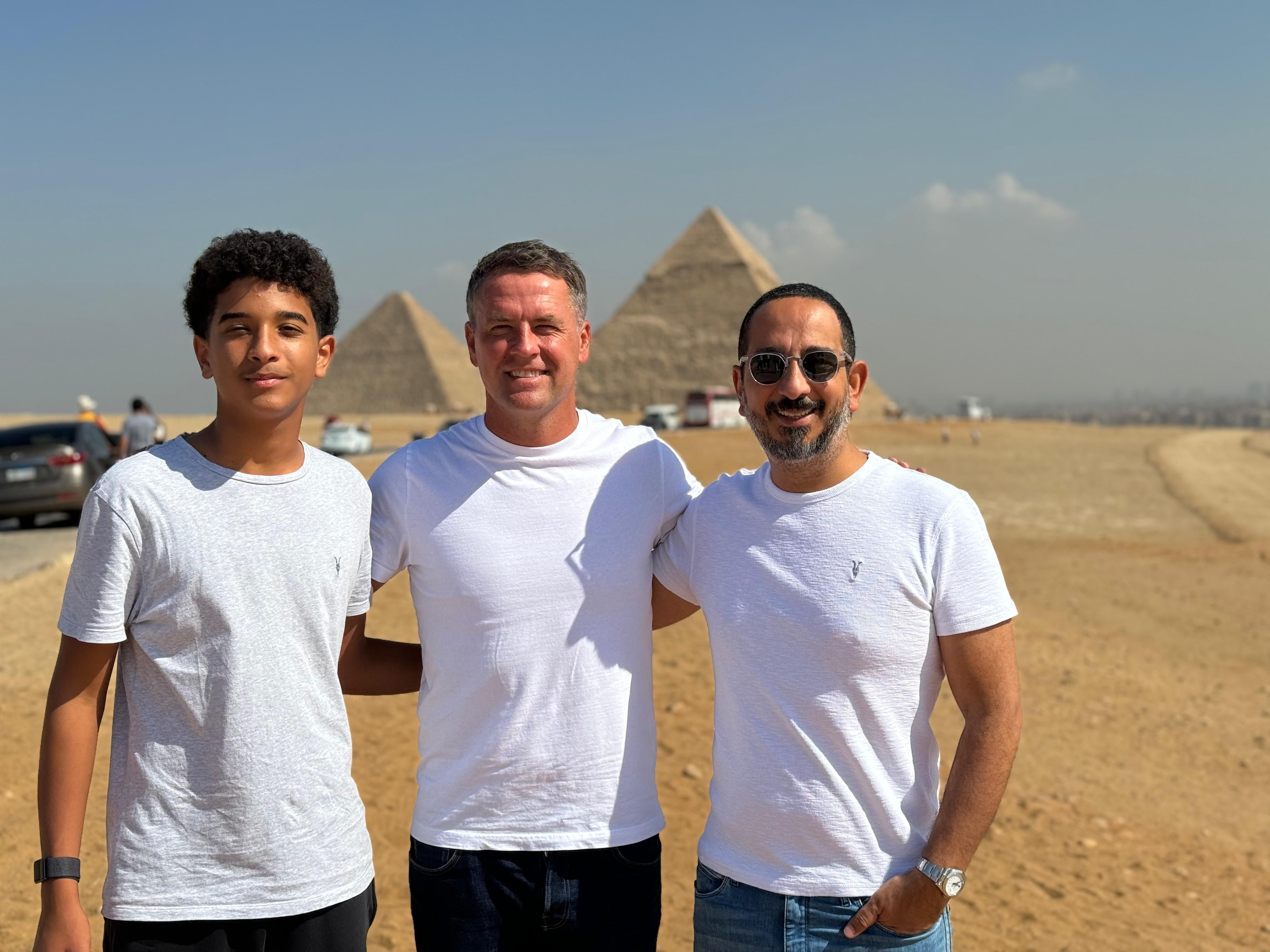 أسطورة ليفربول وريال مدريد مايكل أوين فى القاهرة للمشاركة بفيلم الحريفة 2