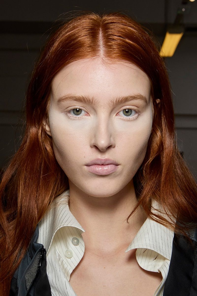 ألوان صبغات شعر عصرية لخريف وشتاء 2024 من وحي أسابيع الموضة