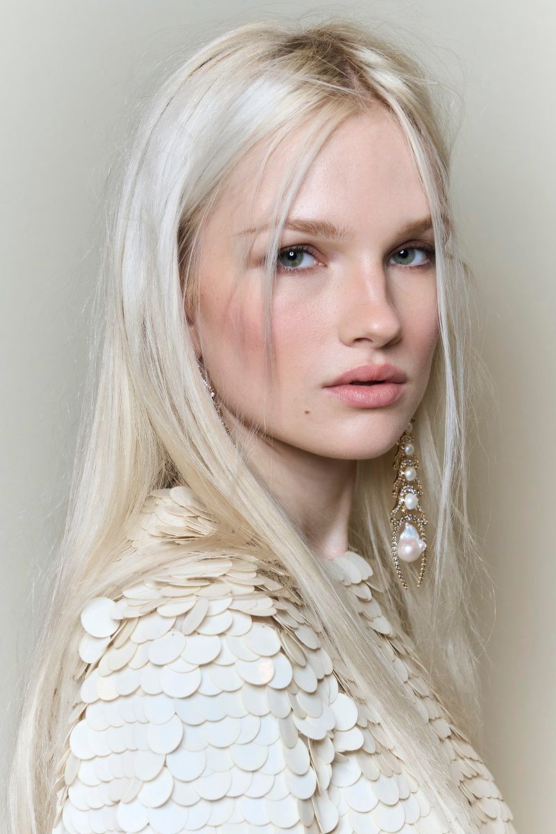 ألوان صبغات شعر عصرية لخريف وشتاء 2024 من وحي أسابيع الموضة