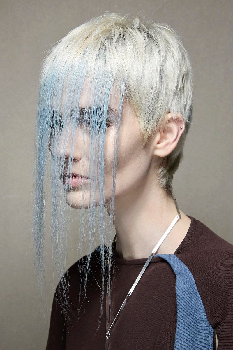 ألوان صبغات شعر عصرية لخريف وشتاء 2024 من وحي أسابيع الموضة