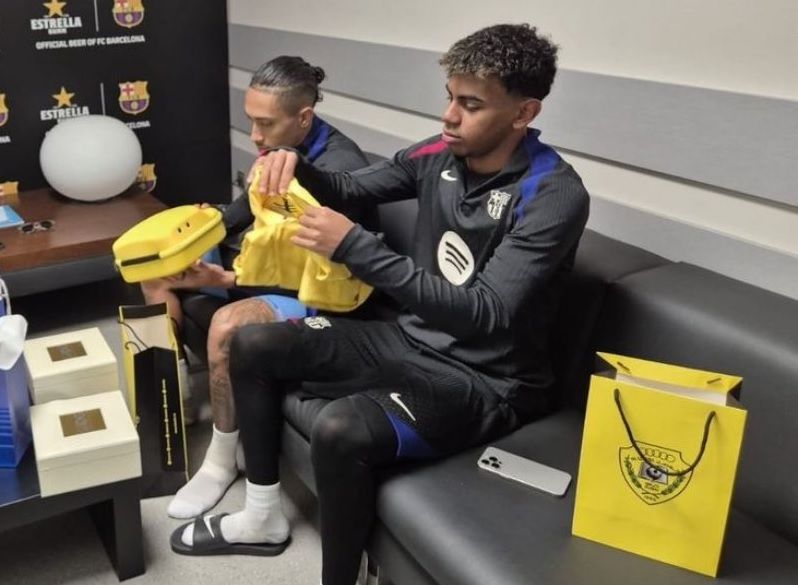 الامارات | نجما برشلونة لامين جمال ورافينيا بقميص الوصل