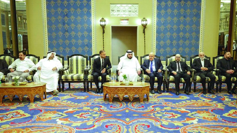 الامارات | أحمد بن محمد يقدّم واجب العزاء في وفاة ابنة مرويس عزيزي