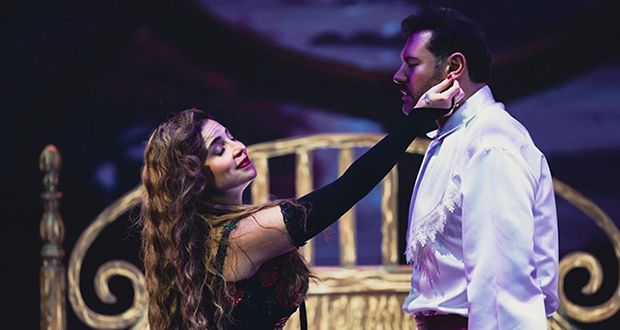 عمرو يوسف ومي عز الدين يرفعان شعار كامل العدد في موسم الرياض