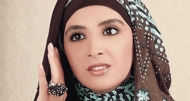 حنان ترك تترك رسالة أمام باب منزلها للمحتفلين بالهالوين