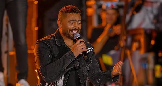 تامر حسني يواصل إبهار جمهوره.. عروض استثنائية ومفاجآت ملفتة