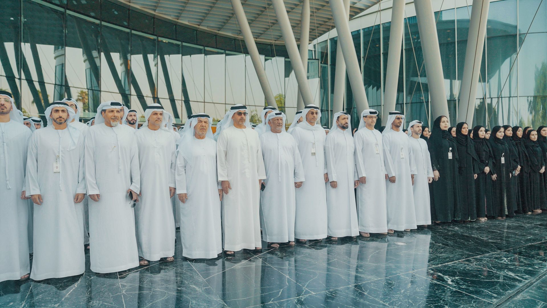 الامارات | حامد بن زايد يشهد احتفال جهاز أبوظبي للاستثمار بـ "يوم العلم"