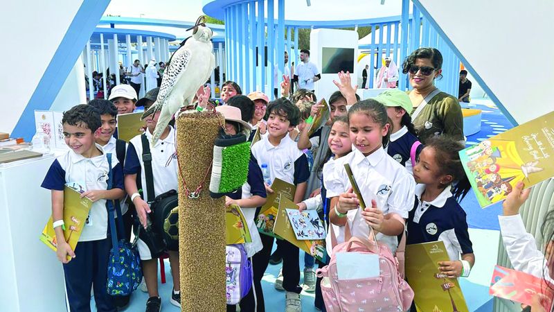 الامارات | نادي صقّاري الإمارات ينشر الفرح بين الأطفال