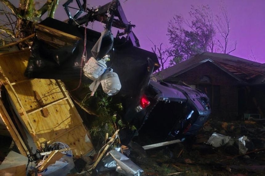 أمريكا.. تدمير واسع في أوكلاهوما سيتي بسبب العواصف القوية