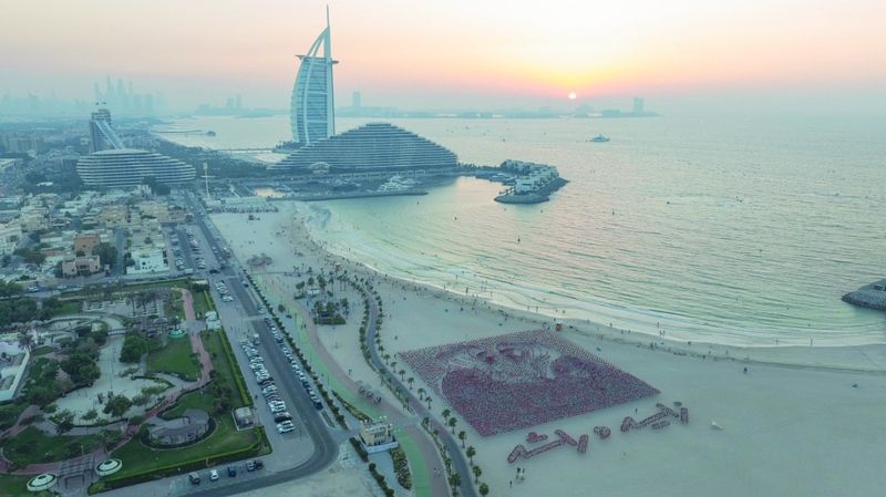 الامارات | زايد وراشد بأغلى الرايات