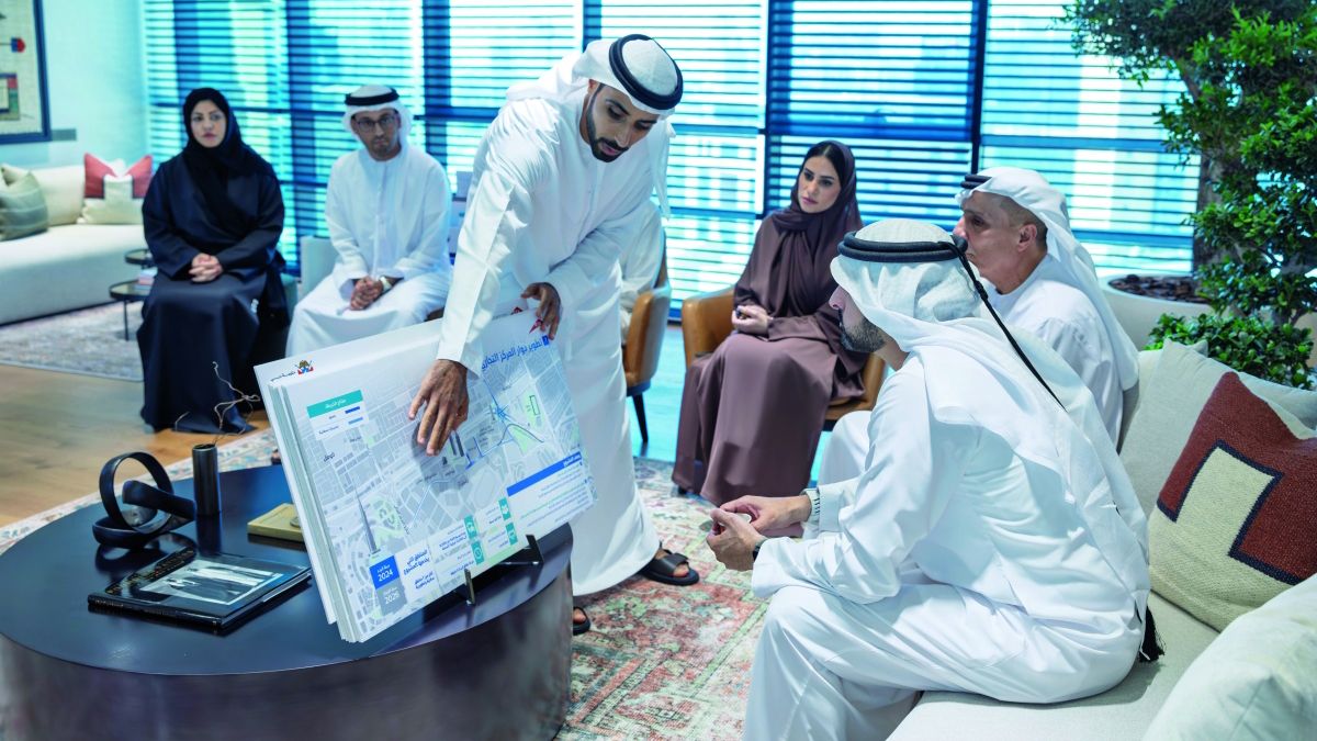 الامارات | حمدان بن محمد يطّلع على خطة تطوير محاور الطرق الرئيسة في دبي