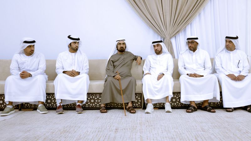 الامارات | محمد بن راشد يقدّم واجب العزاء في وفاة مريم القمزي