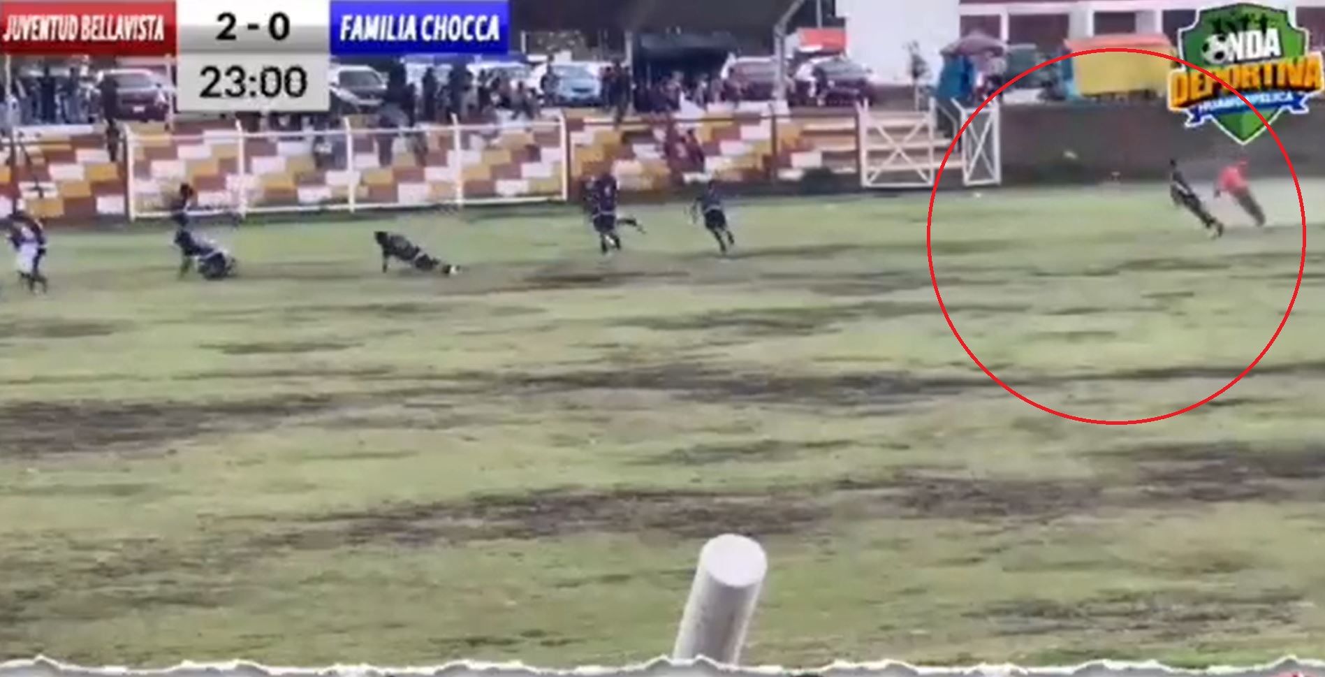 الامارات | مصرع لاعب كرة قدم داخل الملعب بضربة صاعقة (فيديو)