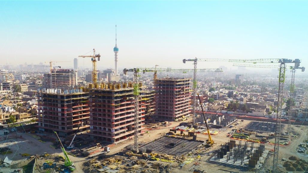 زوّر أراضي وبنى مجمعات سكنية.. التجارة تلاحق "مزورا خطيرا ومتنفذا" منذ 3 سنوات