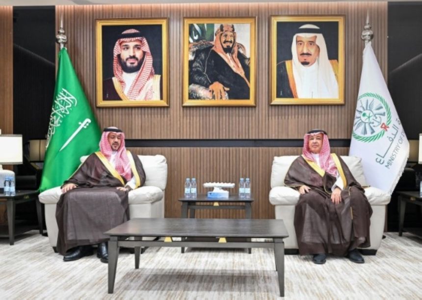 صور.. توقيع برنامجين تنفيذيين بين وزارة الدفاع والجامعة الإلكترونية