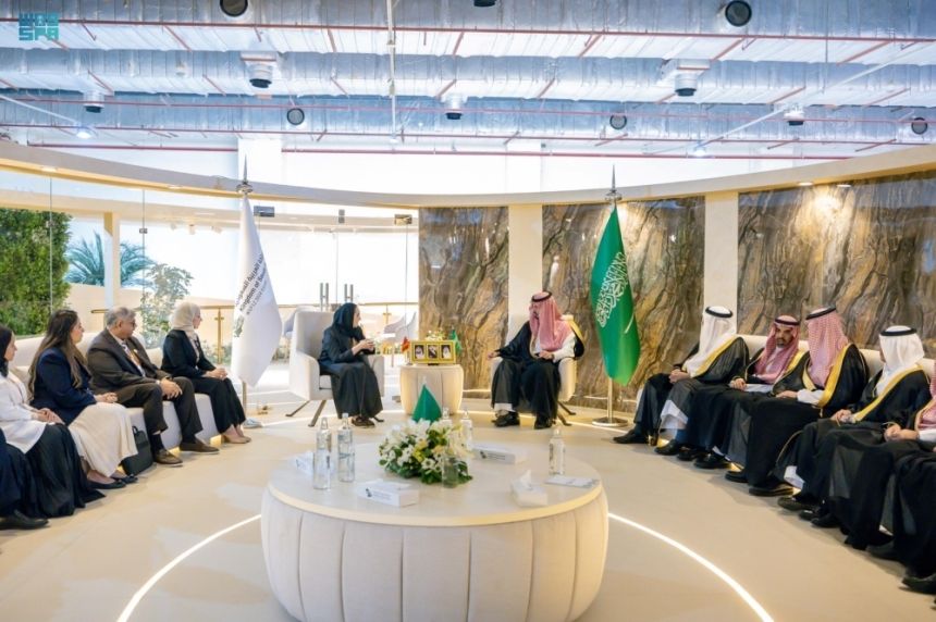 القاهرة.. تفاصيل لقاءات الأمير فيصل بن عياف على هامش المنتدى الحضري