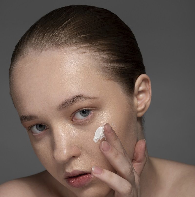 للبشرة الحساسة.. مكونات تجنبيها في مستحضرات التجميل بأنواعها المختلفة