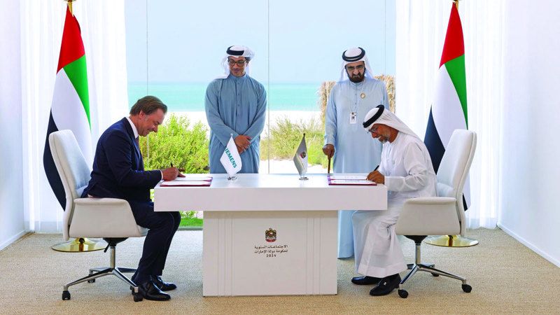 الامارات | محمد بن راشد ومنصور بن زايد يشهدان توقيع اتفاقية بين «الطاقة» و«سيمنس»