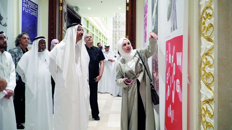 الامارات | معرض الإمارات الدولي للملصق في دبي.. احتفاء بلقاء الإبداع والتكنولوجيا