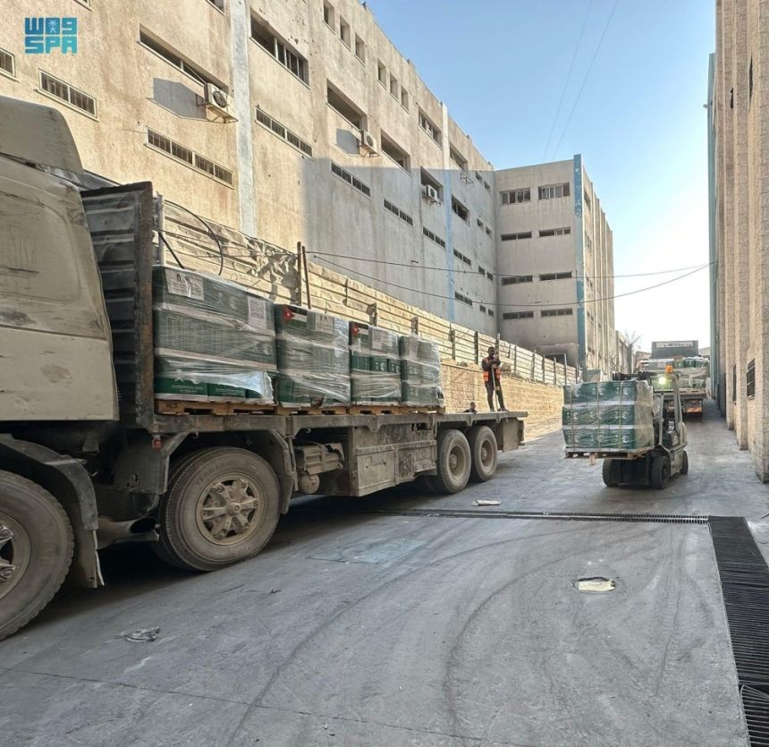قوافل المساعدات السعودية تصل إلى شمال غزة لمواجهة الأزمة الإنسانية