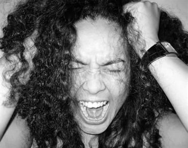 الامارات | تحذير طبي.. الغضب في العمل قد يدمر صحتك الجسدية والنفسية