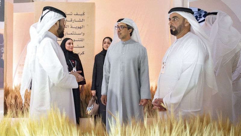 الامارات | منصور بن زايد يزور معارض الإمارات التفاعلية