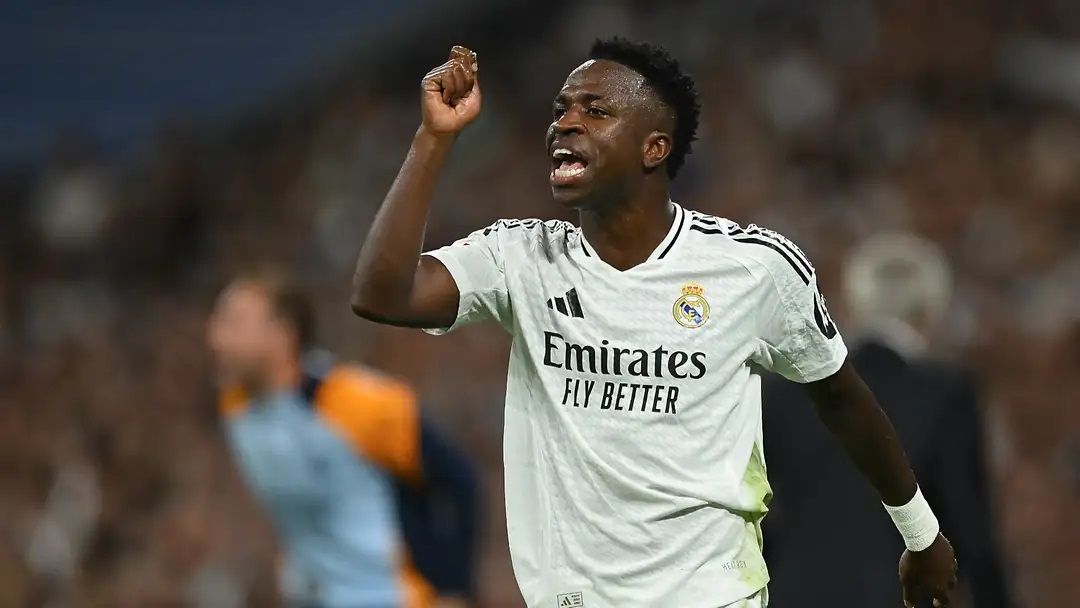 الامارات | "أنت مجنون" وألفاظ بذيئة من لاعبي مدريد لحكم مباراة ميلان!