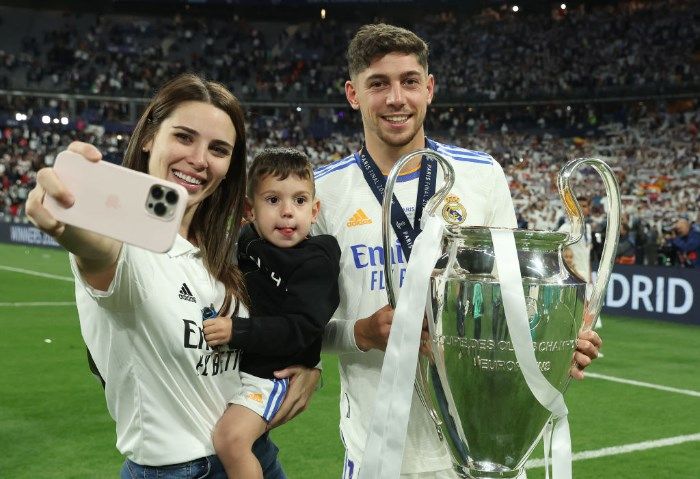 الامارات | زوجة لاعب ريال مدريد تهاجم أنشيلوتي.. "سأدخل السجن إذا تكلمت!"