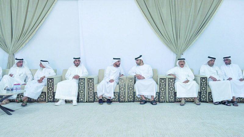 الامارات | منصور بن محمد يقدّم واجب العزاء  في وفاة مريم القمزي