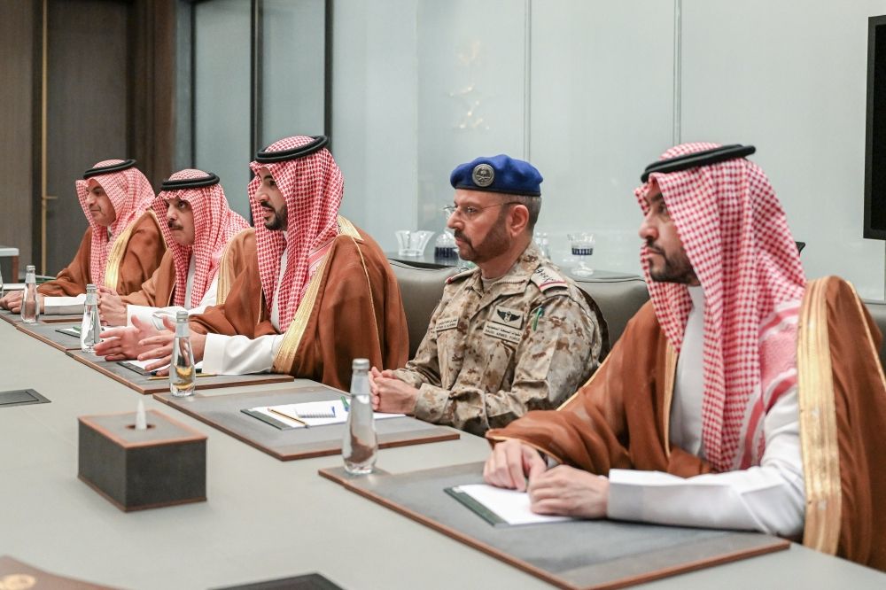 وزير الدفاع يبحث تطوير التعاون العسكري مع قائد الجيش الباكستاني