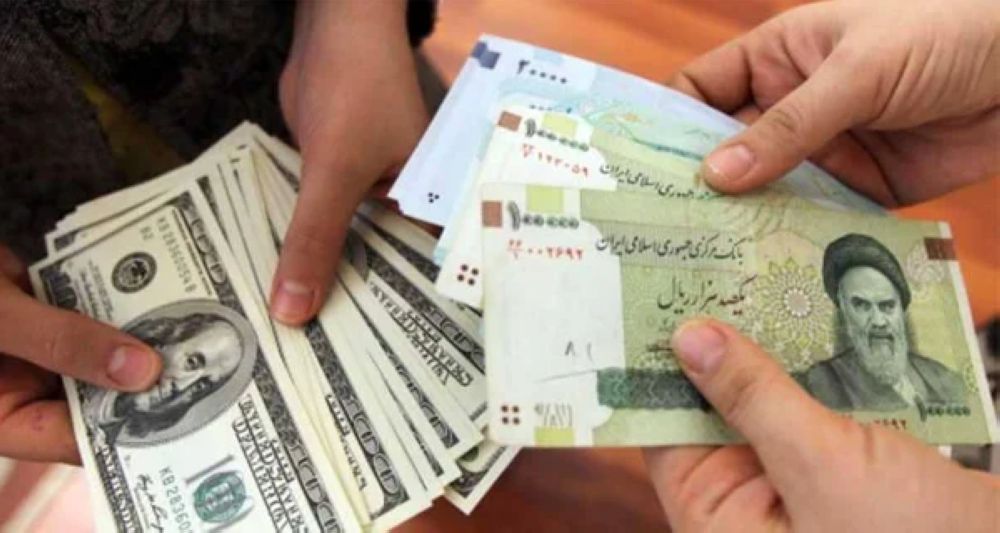 العملة الإيرانية تهبط لأدنى مستوياتها على الإطلاق بعد فوز ترامب