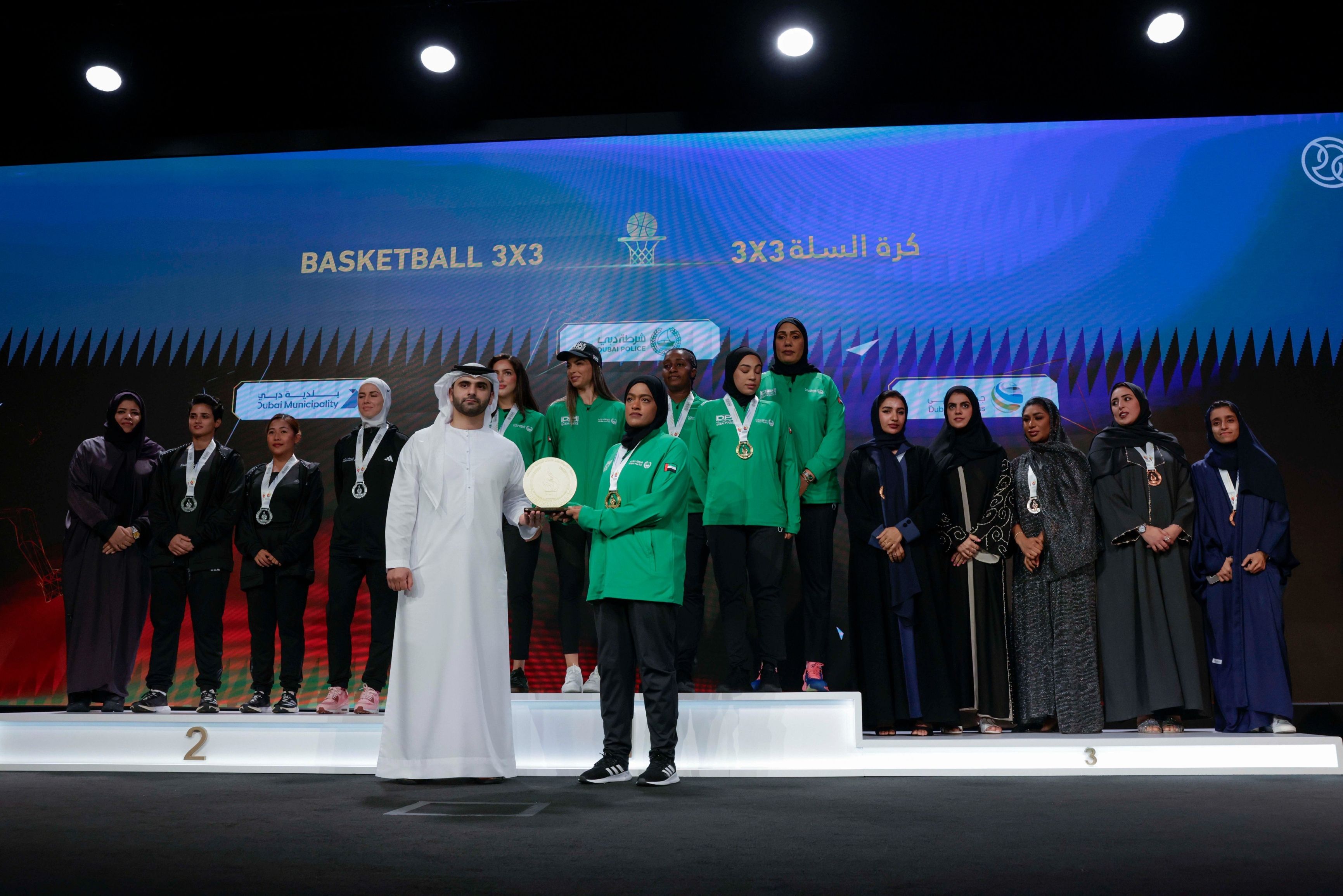 الامارات | منصور بن محمد يتوّج الفائزات في النسخة الثانية عشرة من "دورة الشيخة هند للألعاب الرياضية للسيدات"