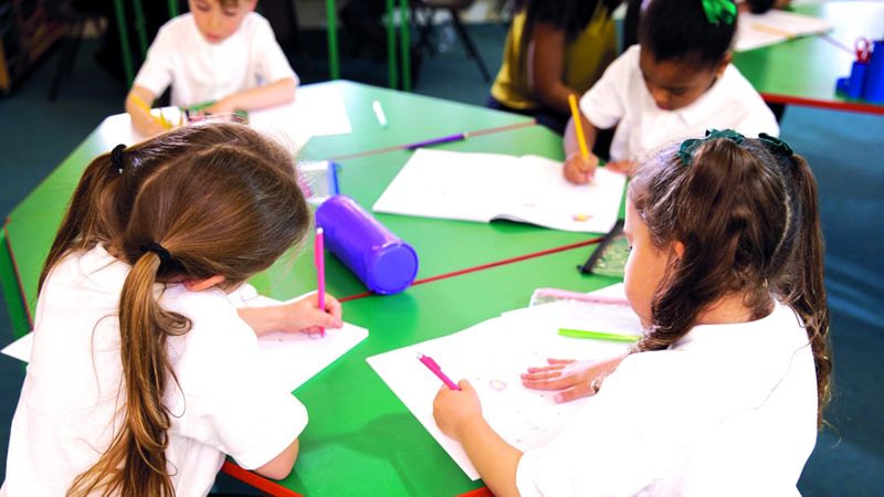 الامارات | مدارس تواجه «غياب الجمعة» للطلبة بإنذارات وخصم درجات السلوك